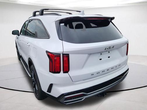 White Pearl 2022 Kia Sorento SX