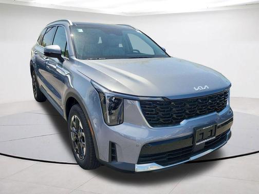 Everlasting Silver 2025 Kia Sorento S