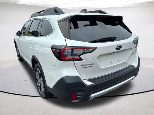 Crystal White Pearl 2022 Subaru Outback Limited XT