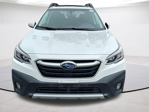 Crystal White Pearl 2022 Subaru Outback Limited XT