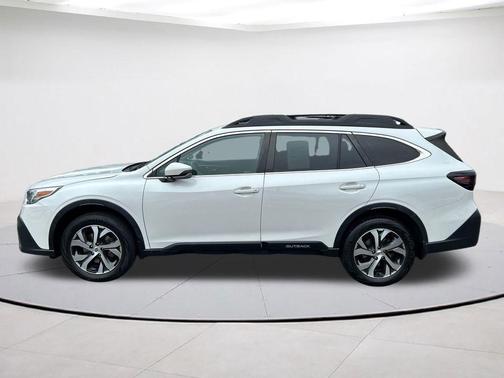 Crystal White Pearl 2022 Subaru Outback Limited XT
