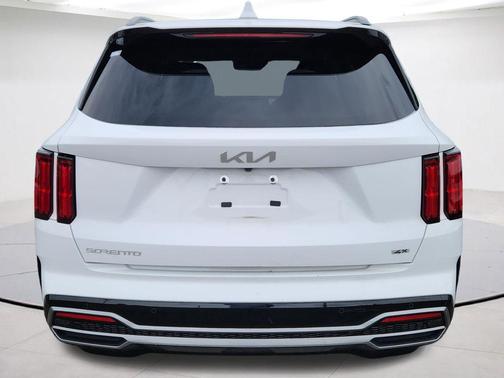 White Pearl 2023 Kia Sorento SX