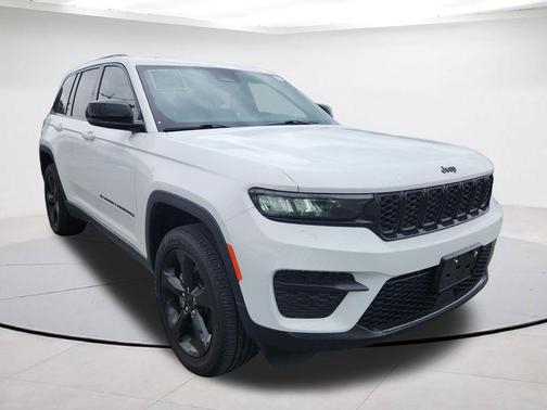 Bright White Clearcoat 2024 Jeep Grand Cherokee Altitude X