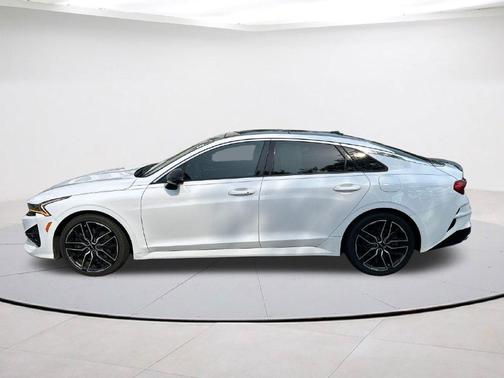 Glacial White Pearl 2024 Kia K5 GT
