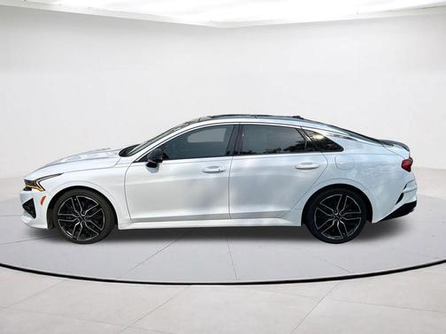 Glacial White Pearl 2024 Kia K5 GT