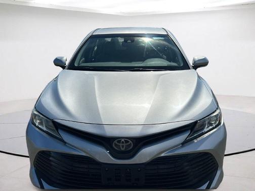 Celestial Silver Metallic 2018 Toyota Camry LE