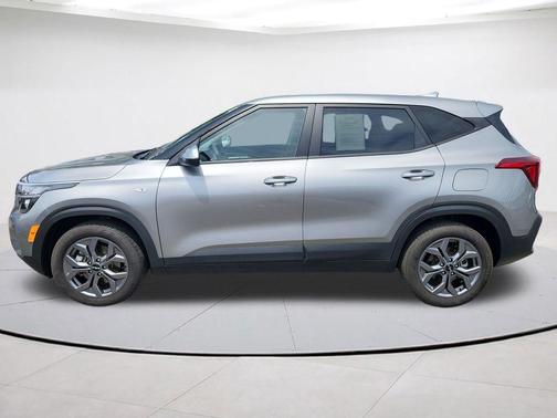 Steel Gray 2024 Kia Seltos LX
