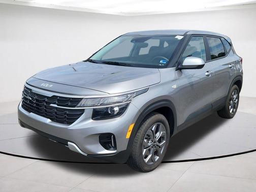 Steel Gray 2024 Kia Seltos LX