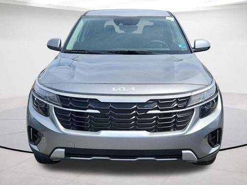 Steel Gray 2024 Kia Seltos LX