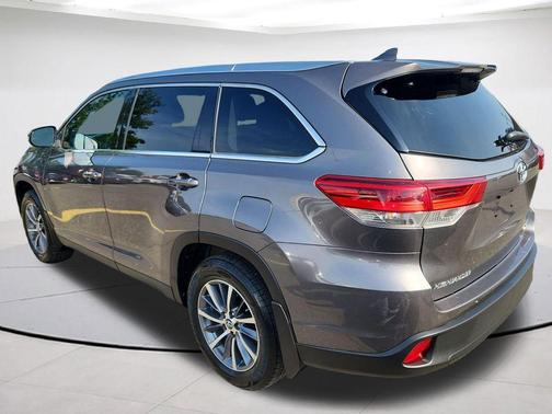 Predawn Gray Mica 2019 Toyota Highlander XLE