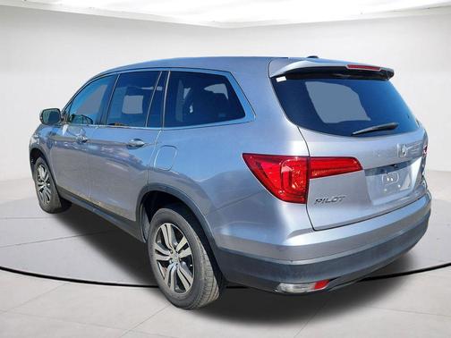 Lunar Silver Metallic 2017 Honda Pilot EX-L