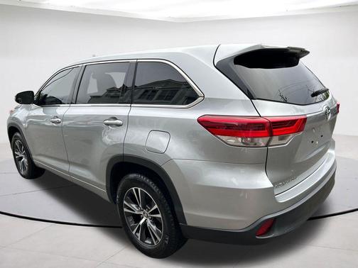 Celestial Silver Metallic 2018 Toyota Highlander LE