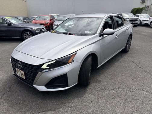 Brilliant Silver Metallic 2023 Nissan Altima 2.5 SV
