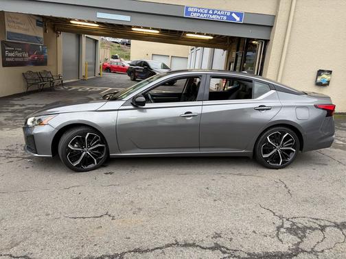 2023 Nissan Altima SR FWD