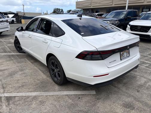 Platinum White Pearl 2025 Honda Accord SE