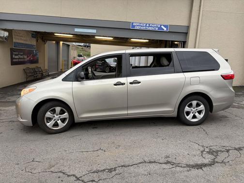 2017 Toyota Sienna SE
