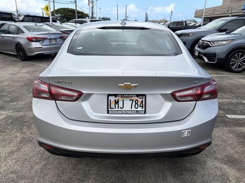 Silver Ice Metallic 2022 Chevrolet Malibu FWD LT