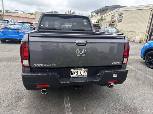 Modern Steel Metallic 2023 Honda Ridgeline RTL