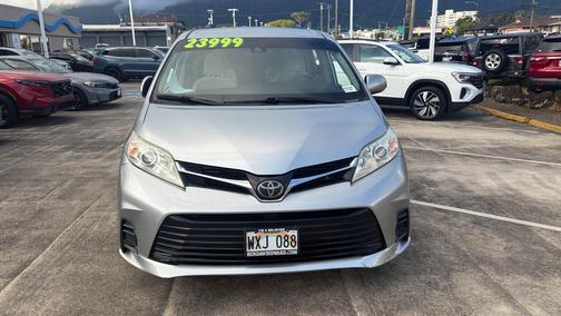 Celestial Silver Metallic 2019 Toyota Sienna LE