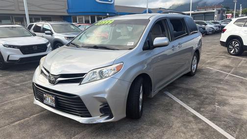 Celestial Silver Metallic 2019 Toyota Sienna LE