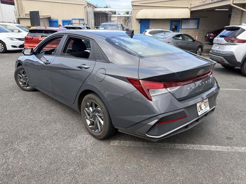 Ecotronic Gray 2024 Hyundai ELANTRA SEL