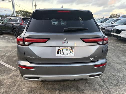 Gray 2024 Mitsubishi Outlander SE 2.5 2WD