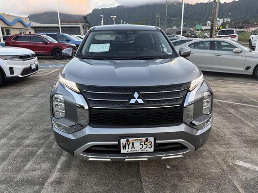 Gray 2024 Mitsubishi Outlander SE 2.5 2WD