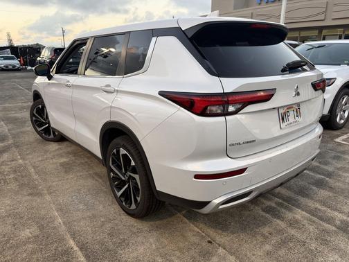 Alloy Silver Metallic 2024 Mitsubishi Outlander SE 2.5 2WD
