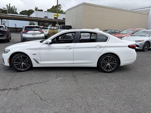 Alpine White 2023 BMW 530e Base