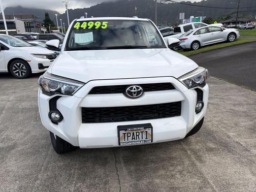 Super White 2018 Toyota 4Runner SR5