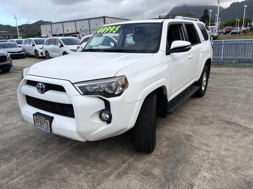 Super White 2018 Toyota 4Runner SR5