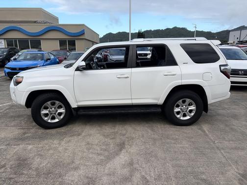 Super White 2018 Toyota 4Runner SR5