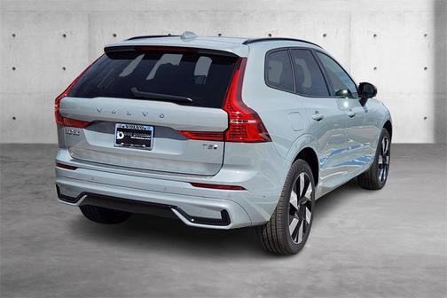 2025 Volvo XC60 Plug-In Hybrid T8 Plus