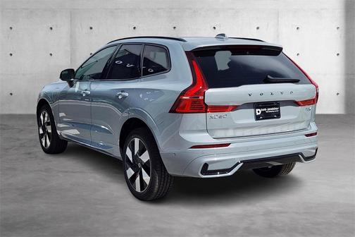 2025 Volvo XC60 Plug-In Hybrid T8 Plus