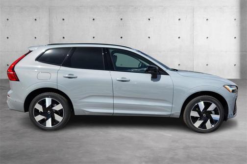 2025 Volvo XC60 Plug-In Hybrid T8 Plus