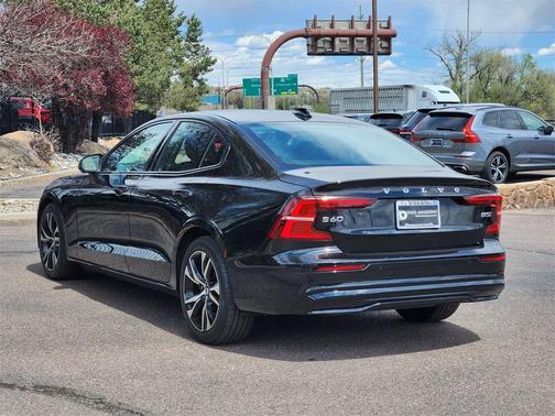2024 Volvo S60 B5 Plus Dark Theme