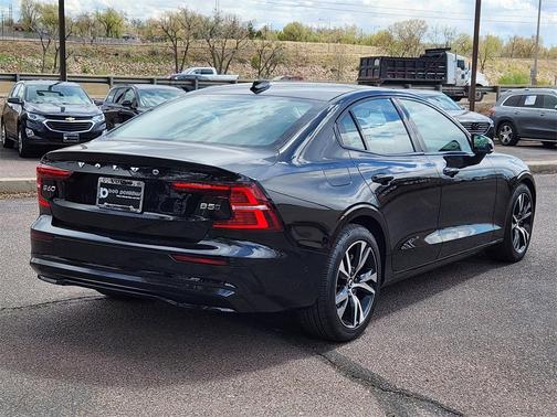 2024 Volvo S60 B5 Plus Dark Theme