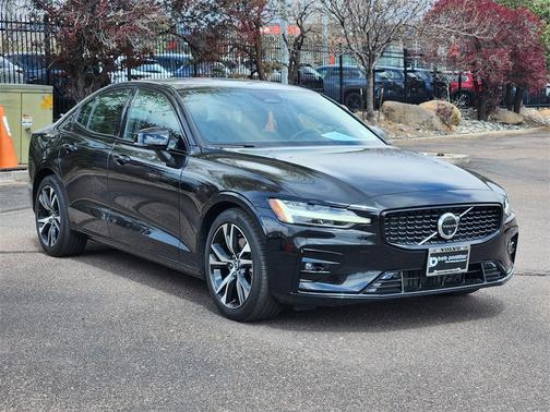 2024 Volvo S60 B5 Plus Dark Theme
