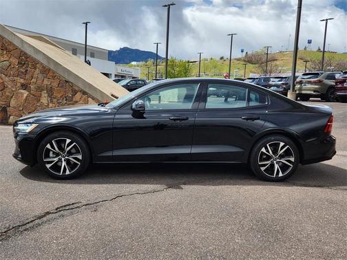 2024 Volvo S60 B5 Plus Dark Theme