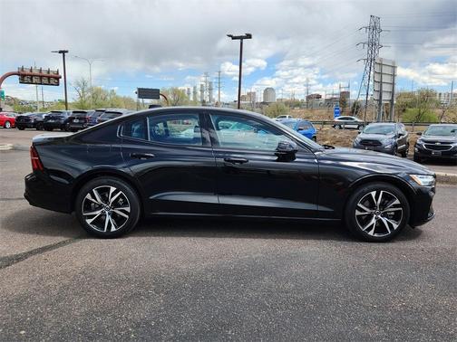 2024 Volvo S60 B5 Plus Dark Theme