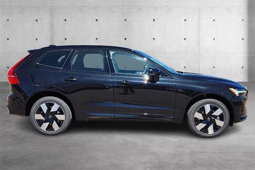 2025 Volvo XC60 Plug-In Hybrid T8 Plus
