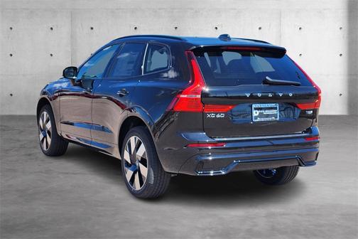 2025 Volvo XC60 Plug-In Hybrid T8 Plus