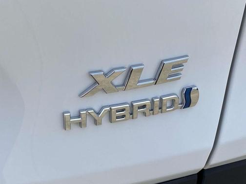 2022 Toyota RAV4 Hybrid XLE