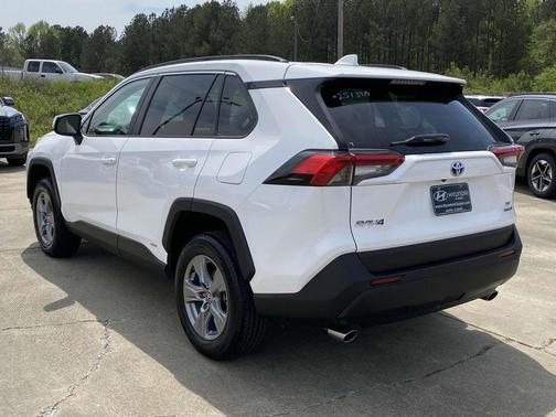 2022 Toyota RAV4 Hybrid XLE