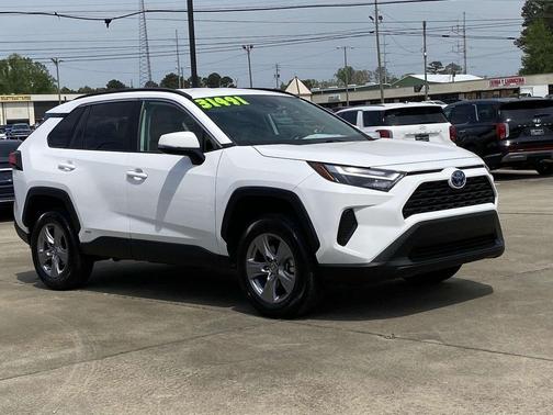 2022 Toyota RAV4 Hybrid XLE