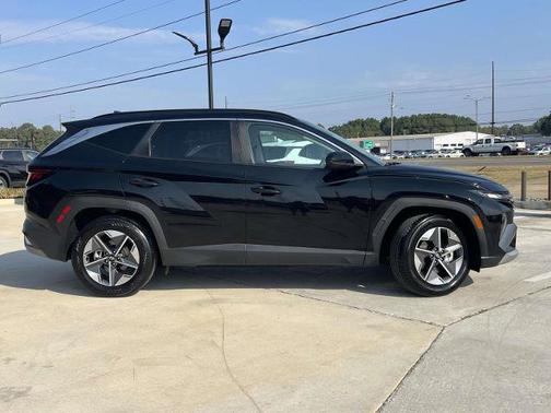 Black 2025 Hyundai TUCSON SEL