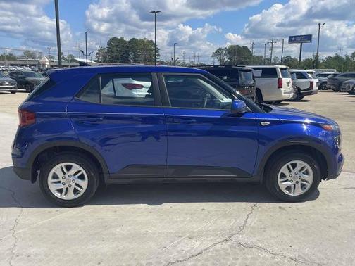 2022 Hyundai VENUE SE