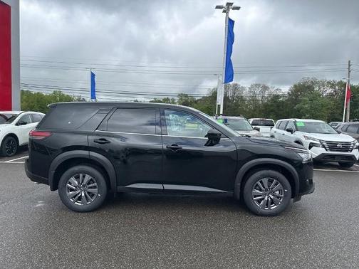 2025 Nissan Pathfinder S