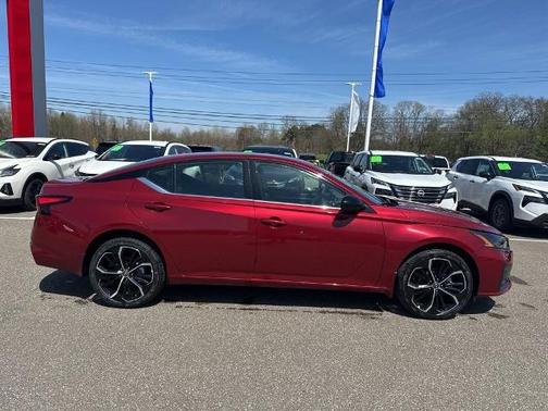 2025 Nissan Altima SR