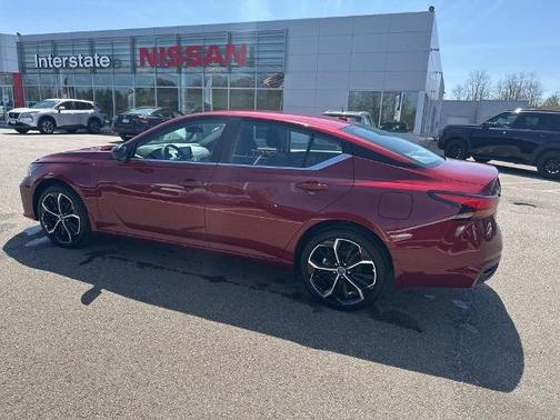 2025 Nissan Altima SR